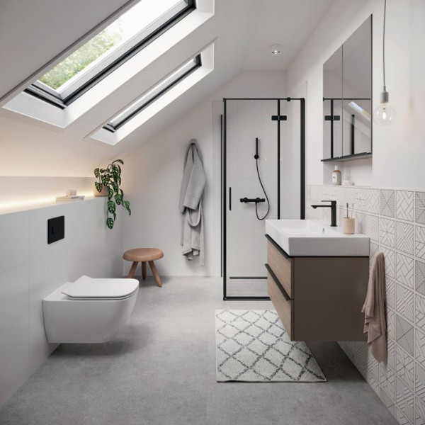 Zabudowa na stelażach dobrze wygląda, umożliwia ukrycie rur i ułatwia sprzątanie łazienki