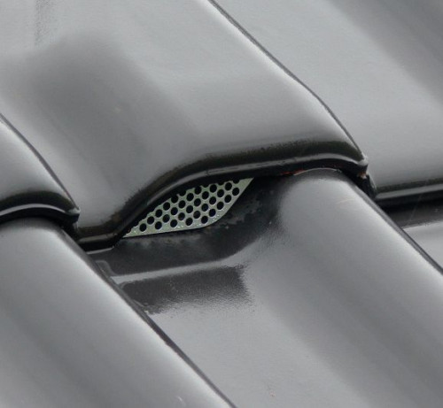 Przykład dachówki specjalnej - model wentylacyjny