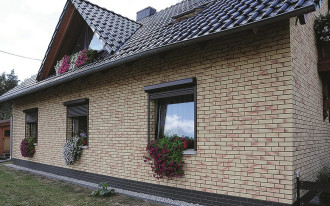 Drewno, kamień, ceramika - jakie okładziny elewacyjne wybrać?