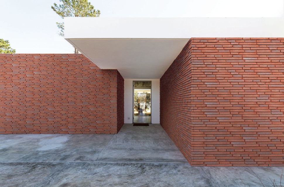 Ściana dwuwarstwowa wykończona okładziną z płytek