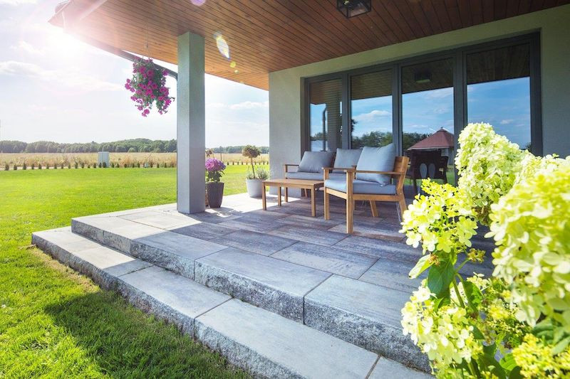 Nawierzchnia z dużych płyt Polbruk Magna.