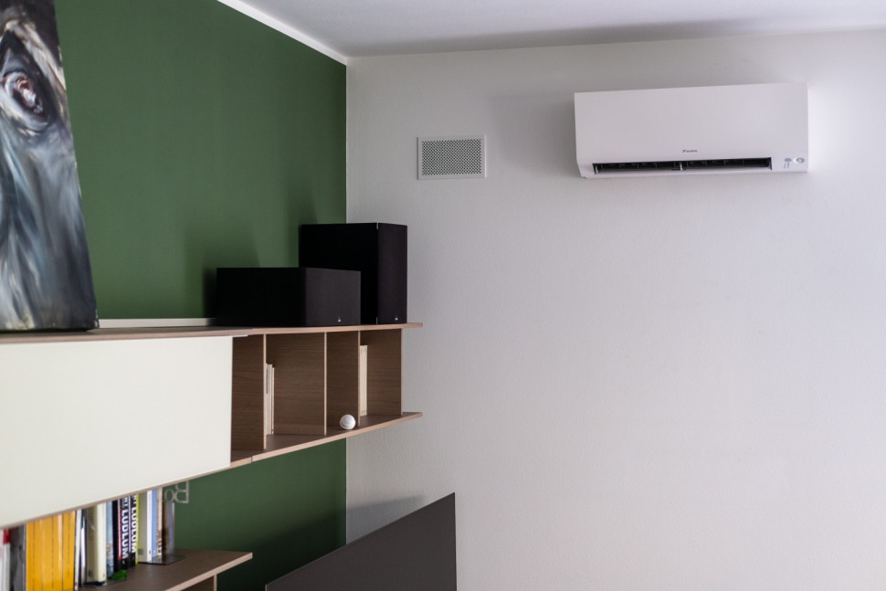 Motion-Control wykrywa ruch, temperaturę w pomieszczeniu i natężenie światła.