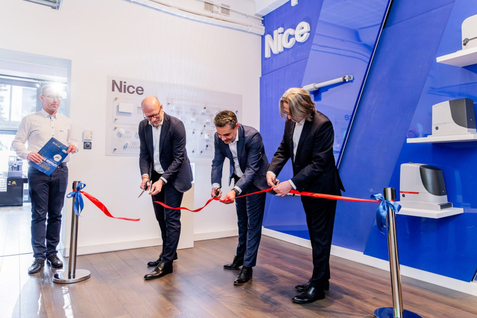 Na zdjęciu od lewej: Wojciech Jankowski (Nice), Marcin Rosati (ANWIS), Adam Krużyński (Nice), Maciej Lewandowski (Lena Lighting). Zdjęcie: Lena Lighting