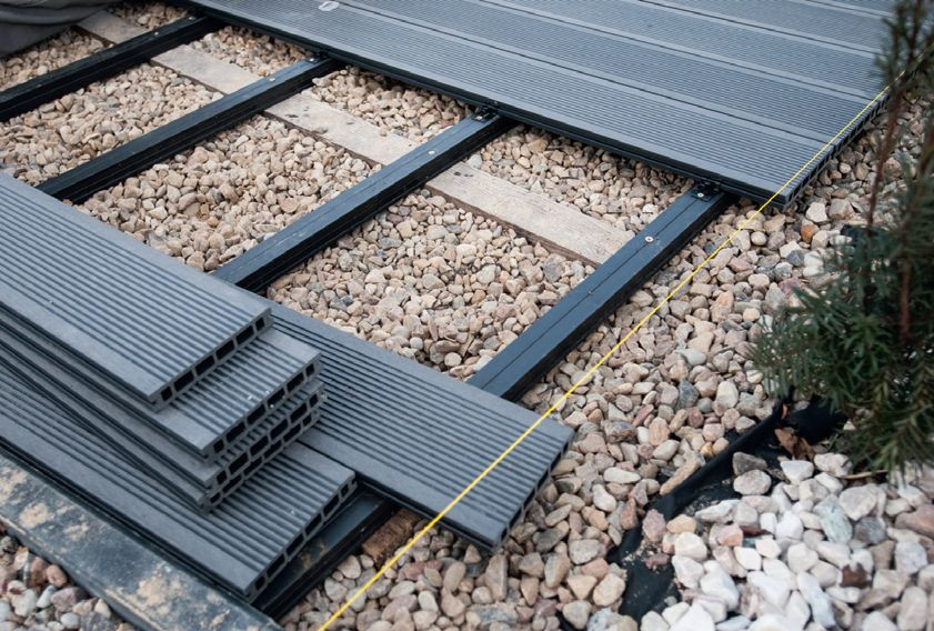 Systemy tarasowe z kompozytu (jak również z drewna) są szybkie w montażu