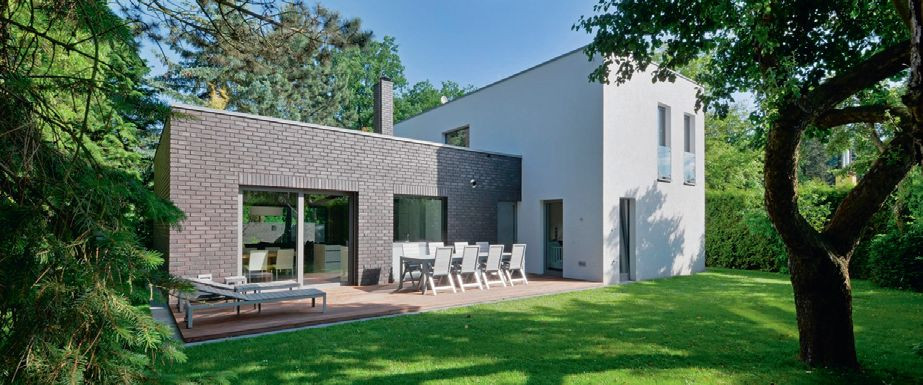 Elewacja z klinkierowych płytek jest nie do odróżnienia od tej z cegły