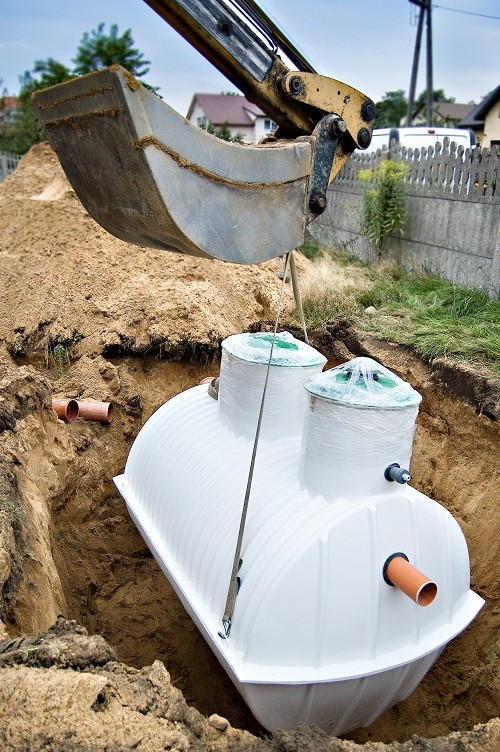 Montaż zbiornika oczyszczalni EKO-BIO 2500