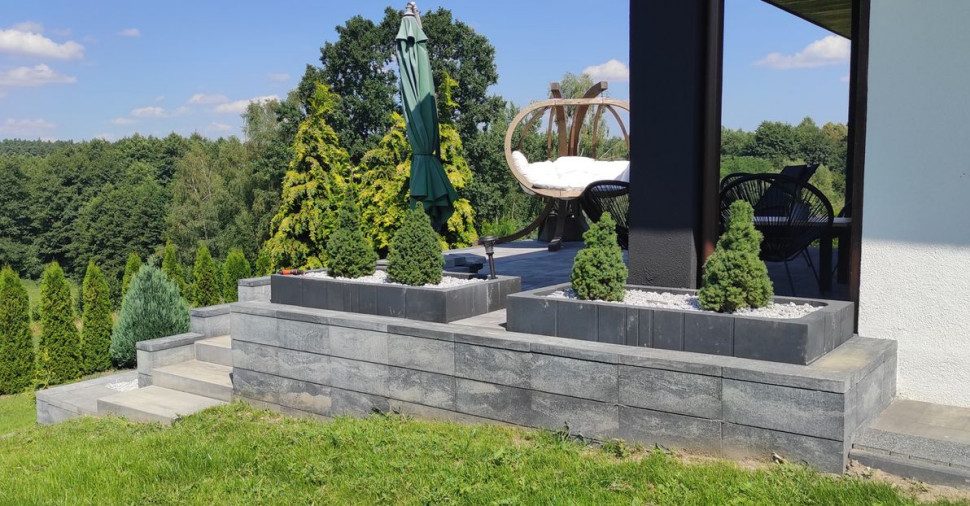 Stopnie schodów z elementów Grando Polbruk