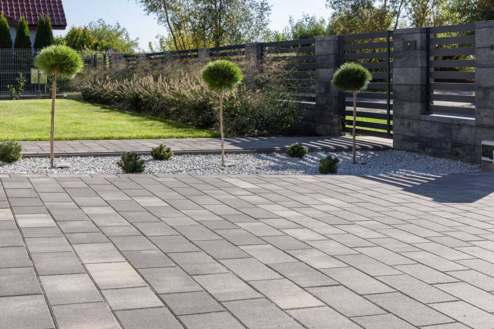 Betard: podjazd i ogrodzenie