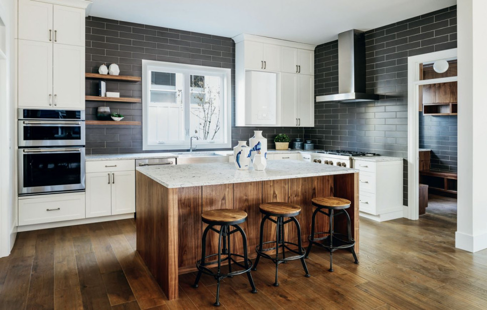 Gazowy kocioł wiszący można zamontować np. w rzędzie szafek kuchennych