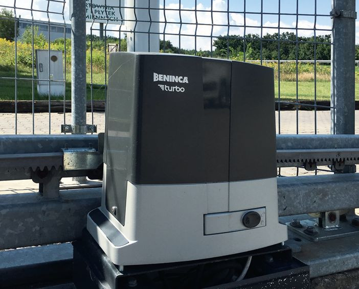 Napęd do bramy ogrodzeniowej