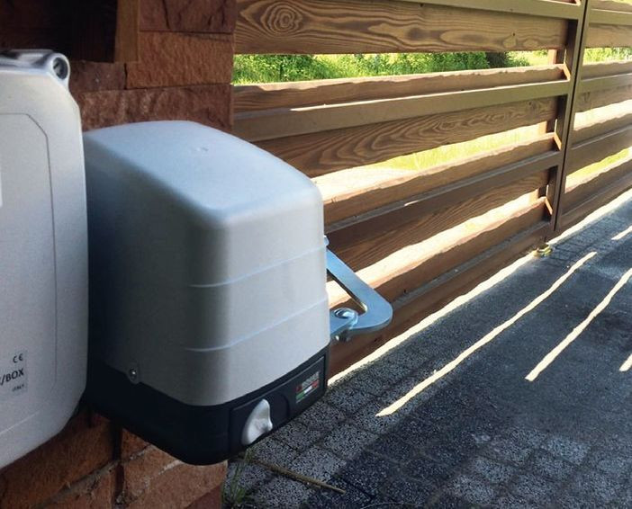 Brama ogrodzeniowa wyposażona w napęd