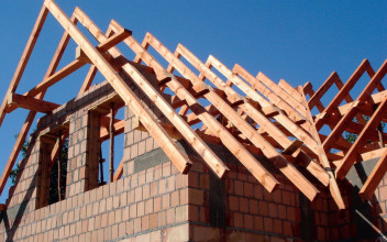 Rozmowy o konstrukcji dachu: dach płaski czy spadzisty?