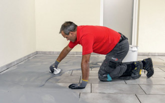 Wymiana płytek na posadzce - poradnik dla majsterkowicza