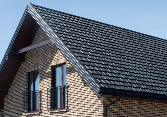 Trwałość blachodachówki w dużej mierze zależy od rodzaju powłoki ochronnej, jakiego użyto do pokrycia blachy