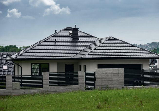 Dach pokryty blachodachówką