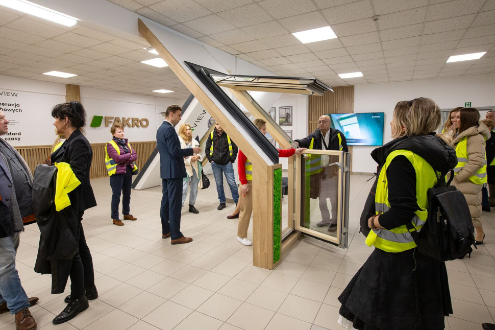 Goście poznali nową generację okien dachowych GREENVIEW oraz zwiedzili zakład