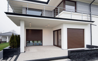 Ochrona przed słońcem i upałem - poznaj zalety osłon zewnętrznych