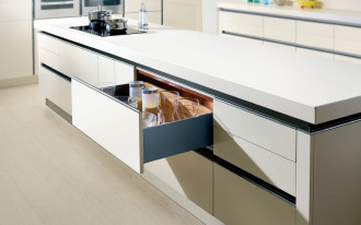 Jaki blat do kuchni wybrać? Porównanie materiałów.