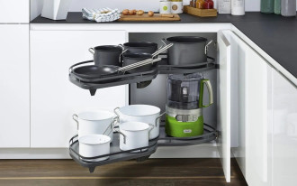 Kuchnia bez trzaskania: ciche i płynne otwieranie szafek i szuflad