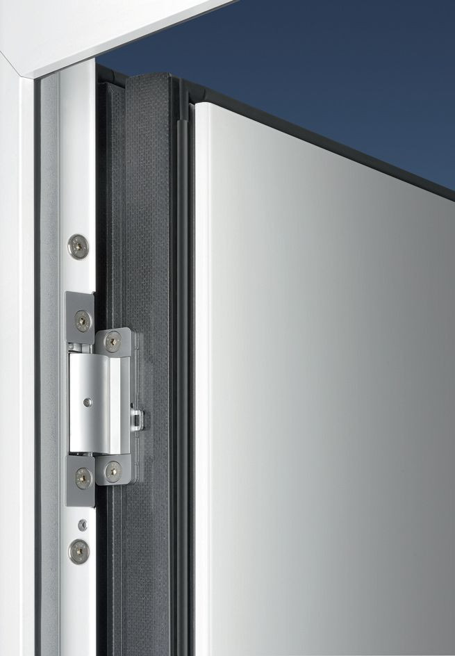 Drzwi i ukryte zawiasy chroniące przed podważeniem