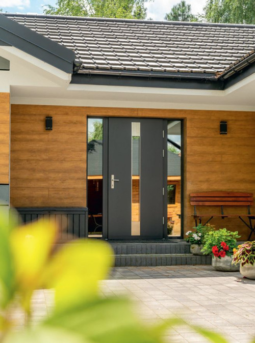 Drzwi warto dopasować stylistycznie do elewacji domu