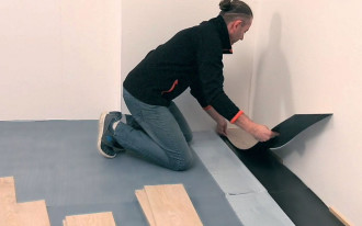 Jak przebiega montaż paneli winylowych i na co zwrócić uwagę w trakcie pracy?