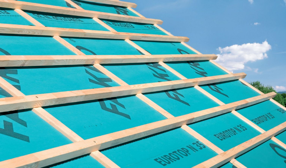 Folia wstępnego krycia pod rusztem z łat i kontrłat