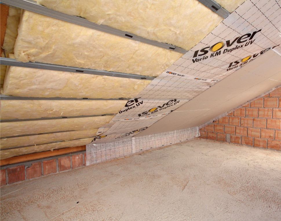 Folia paroizolacyjna jest niezbędna na użytkowym poddaszu