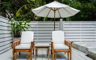 Modne parasole ogrodowe - najnowsze trendy. Sprawdź, co jest na topie!