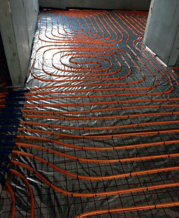 Zwiększając zagęszczenie rurek podnosimy temperaturę podłogi bez podnoszenia temperatury wody w obiegu