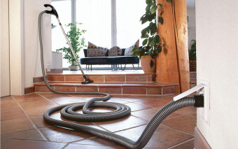 Który lepiej sprząta: odkurzacz centralny czy robot?