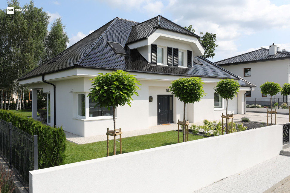 Opal, dachówka ceramiczna, marka Braas, kolor czarny błyszczący glazura