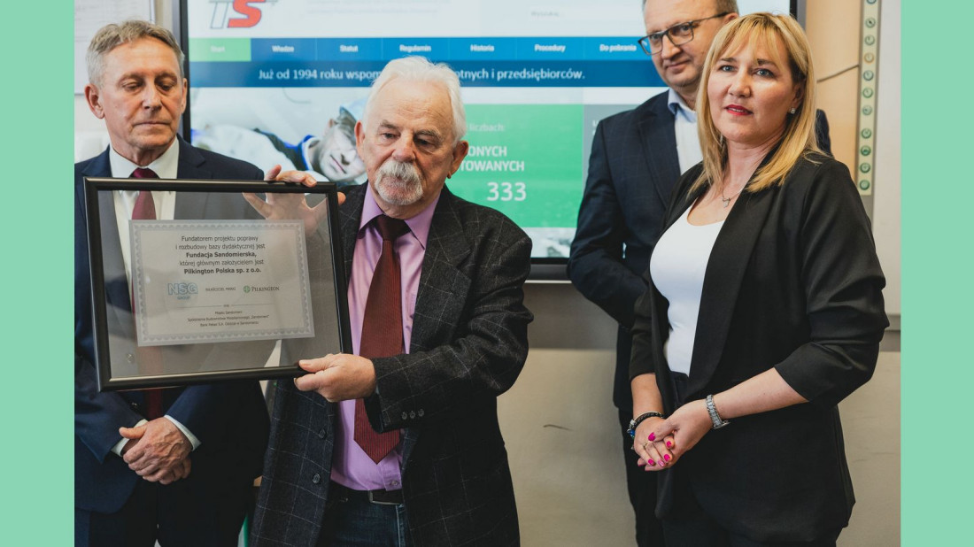 4 Szkoły średnie odebrały darowiznę od Fundacji Sandomierskiej