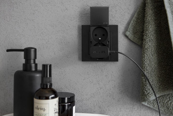 Podwójne gniazdo IP44 do łazienki z serii Simon 55 