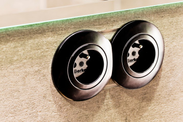 Gniazda z serii Berker 1930