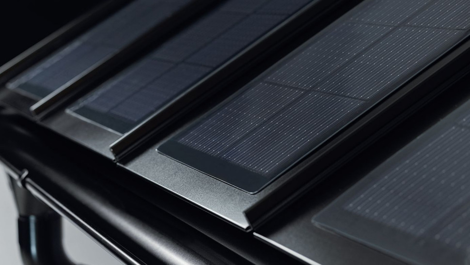 Panele fotowoltaiczne mogą być wtopione w pokrycie dachowe z blachy