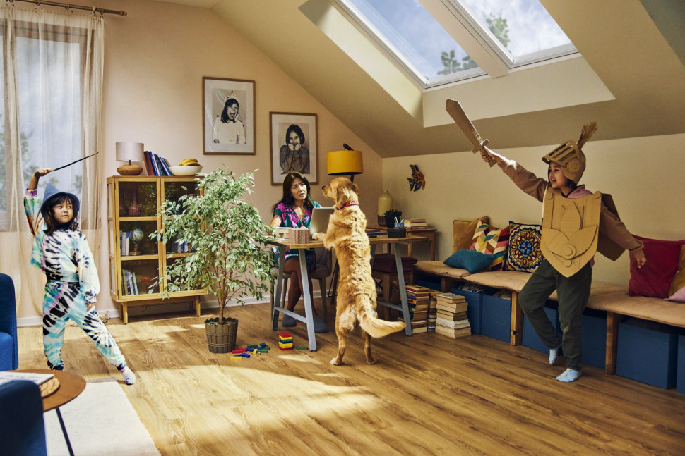 Odpowiednia ilość słońca na poddaszu sprzyja zarówno pracy, jak i zabawie. fot. VELUX Polska