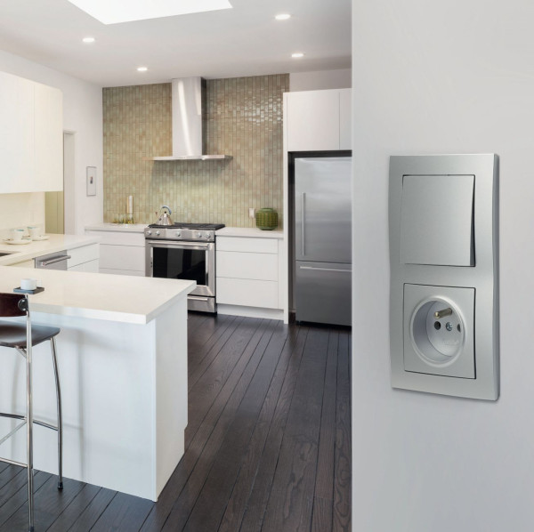 Gniazdo i łącznik światła