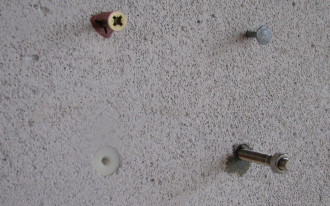 Solidne mocowanie w betonie komórkowym