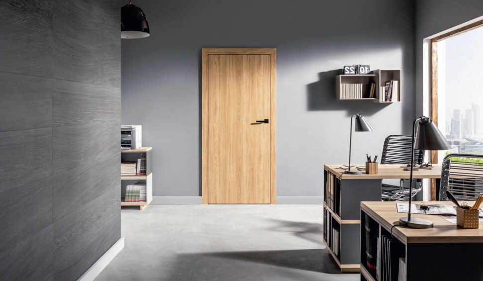 Drzwi bezprzylgowe wykończone innym kolorem niż ściana