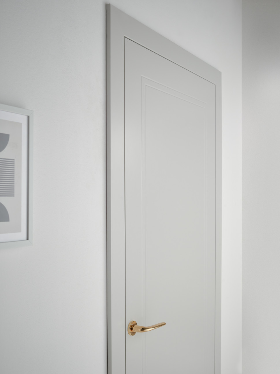 Skrzydło drzwi bezprzylgowych jest zlicowane z ościeżnicą - elementy te wizualnie tworzą całość