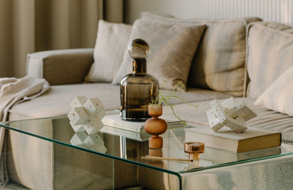 Niezależnie od preferowanego stylu, który zostanie z nami na lata, warto wypełnić dom dobrej jakości dodatkami, które odzwierciedlają naszą osobowość i tworzą niepowtarzalne aranżacje