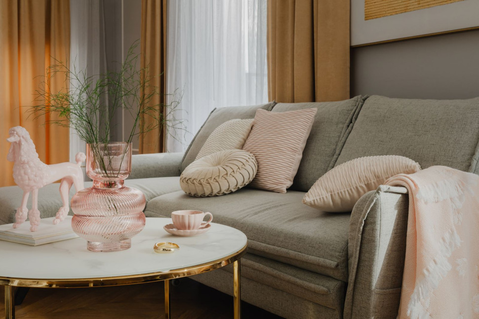 Wnętrze, które jest wyposażone w jednym, konkretnym stylu, możemy poddać metamorfozie zmieniając jedynie wybrane dodatki