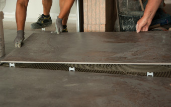 Jak kłaść płytki w garażu?