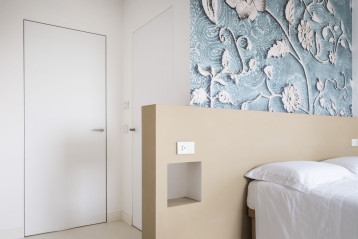 Dlaczego ukryte drzwi zyskują na popularności? Minimalizm i elegancja w Twoim domu