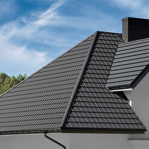 Dach kryty blachodachówką panelową TIGRA