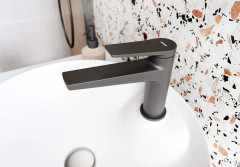 Czym czyścić czarne baterie? Najlepszy środek masz już w łazience