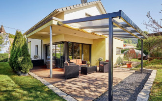 Przejrzysty dach z poliwęglanu - tani, lekki i wytrzymały!