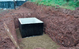 Szambo na działce - jak zbudować i o czym pamiętać?