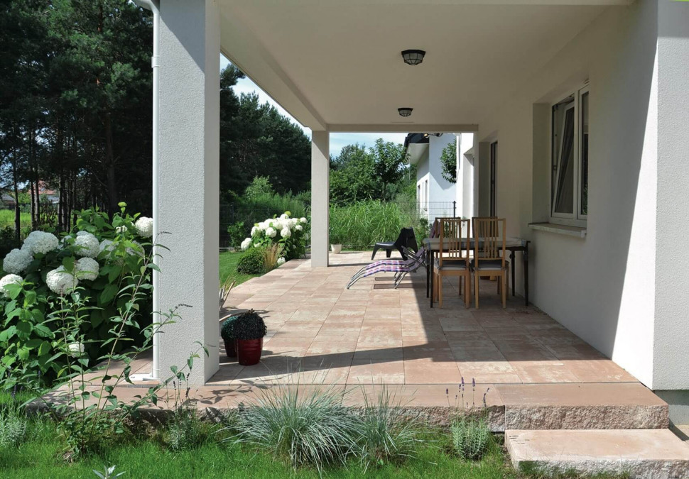 taras w stylu śródziemnomorskim